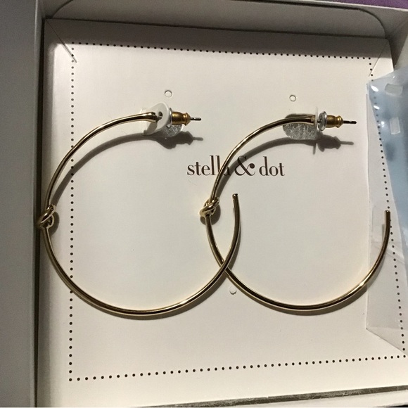 Stella & Dot simple knot hoops gold new E345G new in box - Picture 2 of 6